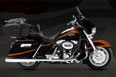 настоящий дорожный мотоцикл ассоциируется с мощью и дизайном аппаратов Harley-Davidson. Уверенность, устойчивость, добротность и мощь — на этом уже много лет живет популярность «харлеев». Топовый «турист» Harley-Davidson Eagle Ultra Classic 